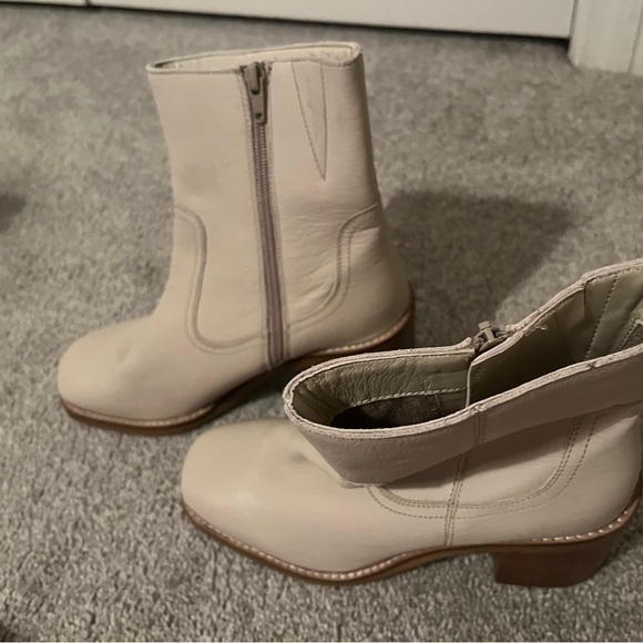 EUC Seychelles cream heeled boots size 8. - Picture 3 of 12
